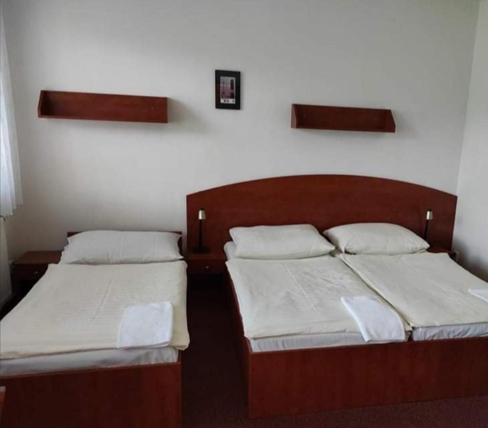 Restaurace A Penzion Garnet Olomouc Luaran gambar