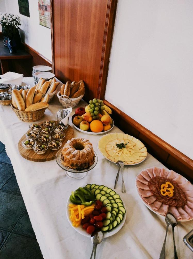 Restaurace A Penzion Garnet Olomouc Luaran gambar